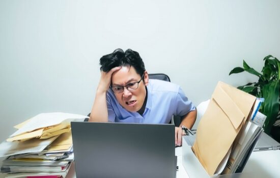 仕事が多くて困っている上司