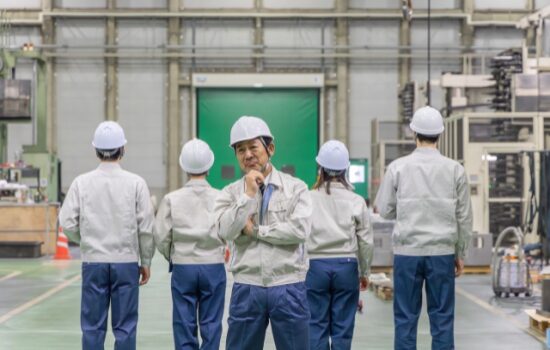 悩む管理職