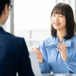 対話するふたりの社員